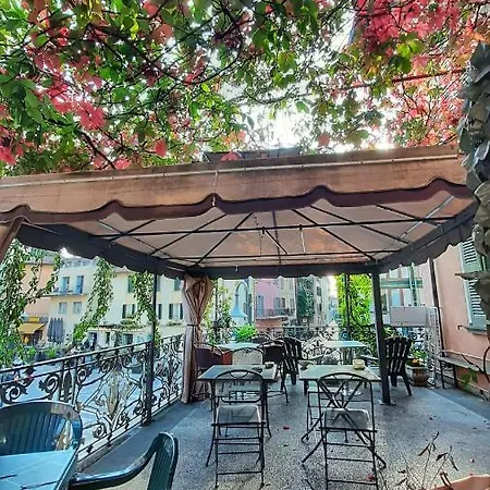 La Veranda - *